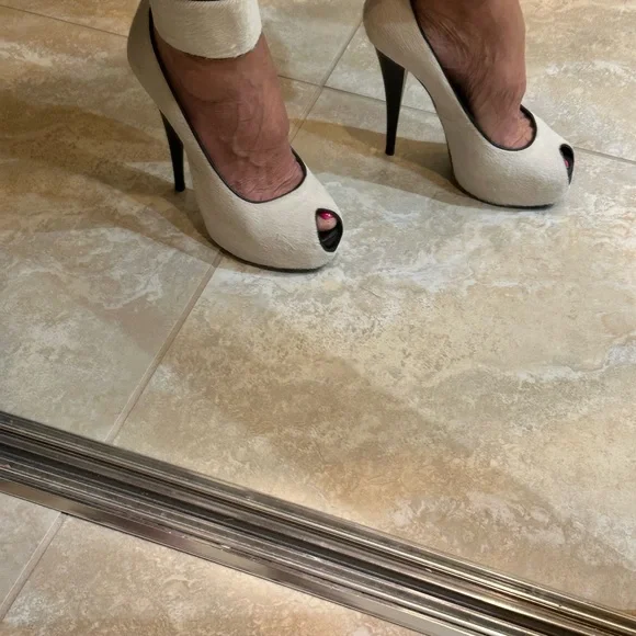 GIUSEPPI ZANOTTI DESIGN PONY HAIR EXTREME HIGH HEEL SHOES EUC CREAM & BLACK 39 - Picture 6 of 11